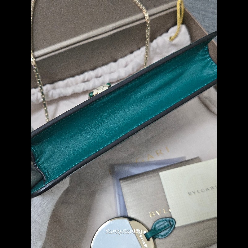 Bvlgari 寶格麗 經典祖母綠金鍊蛇頭包-12