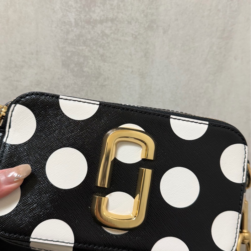 MARC JACOBS圓點相機包-1