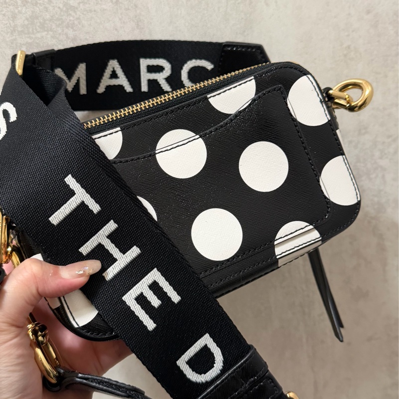 MARC JACOBS圓點相機包-3
