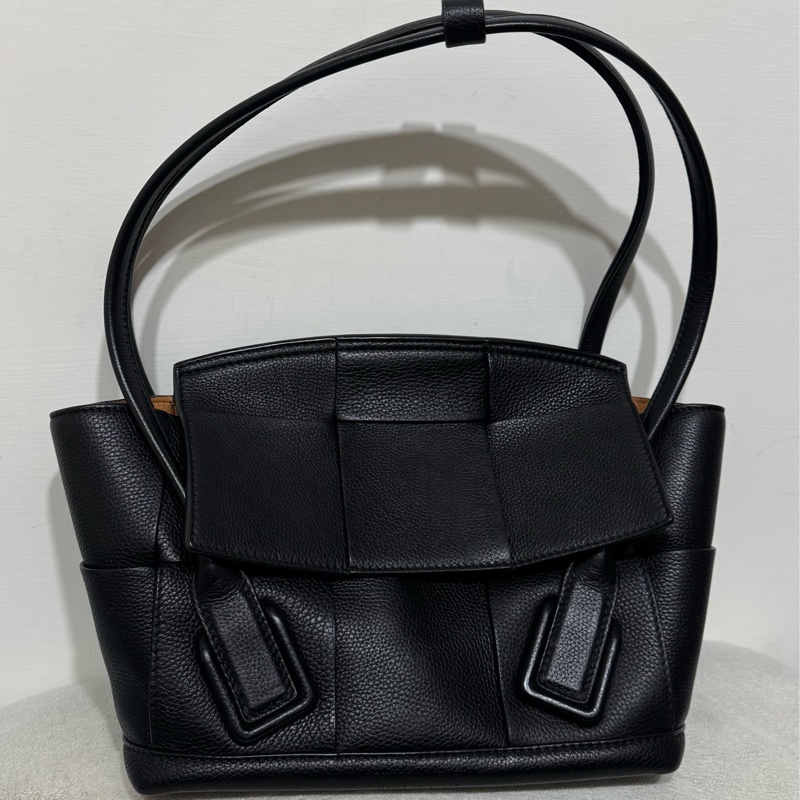 Bottega Veneta Arco33黑色手提腋下包-0