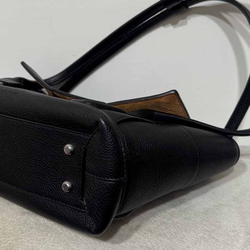 Bottega Veneta Arco33黑色手提腋下包-6