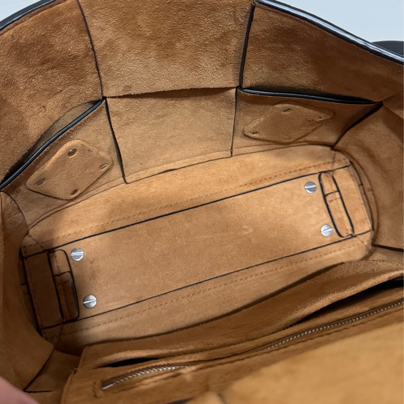 Bottega Veneta Arco33黑色手提腋下包-11