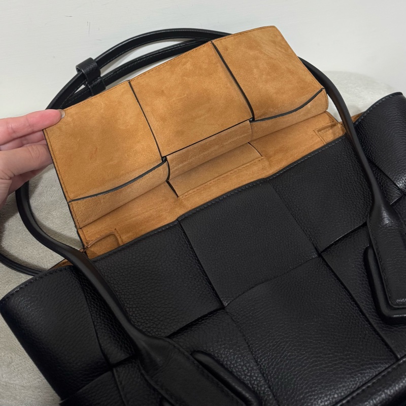 Bottega Veneta Arco33黑色手提腋下包-12