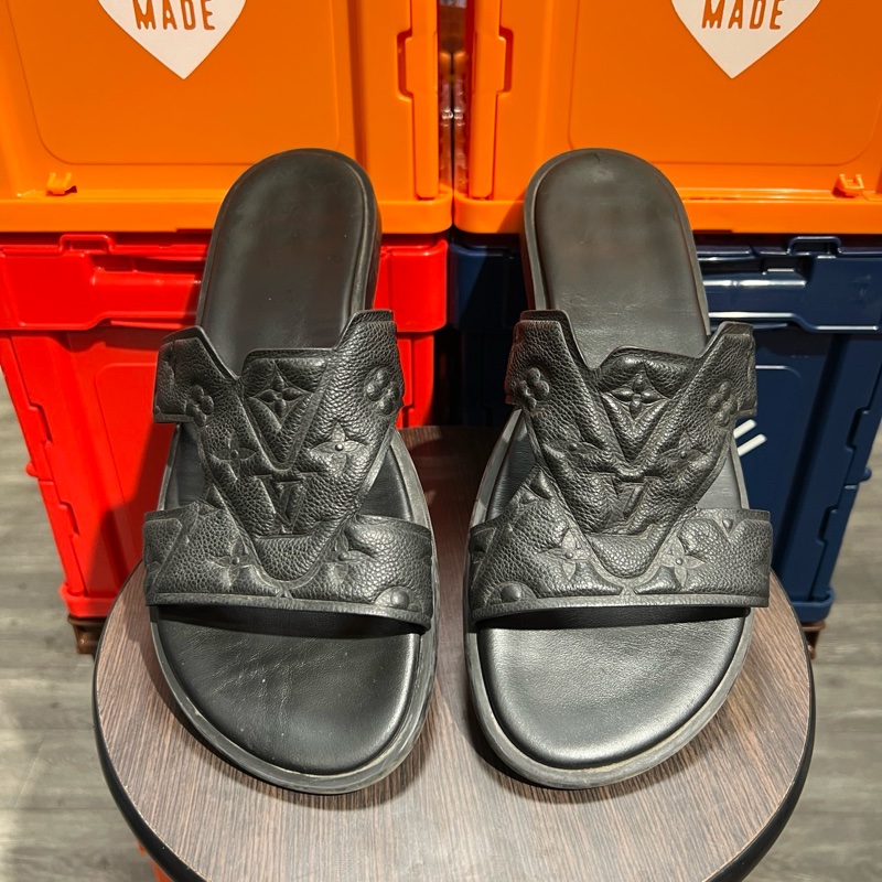 Lv 壓紋滿印 拖鞋 Uk9-3