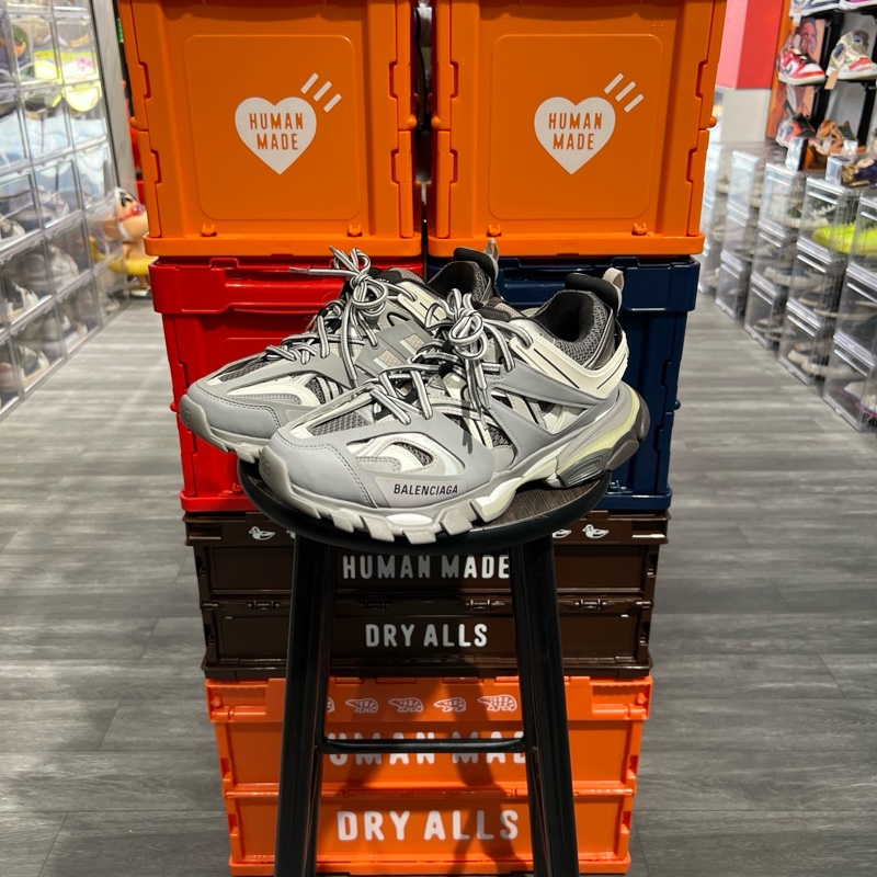 巴黎世家track灰LED款Eu41-0