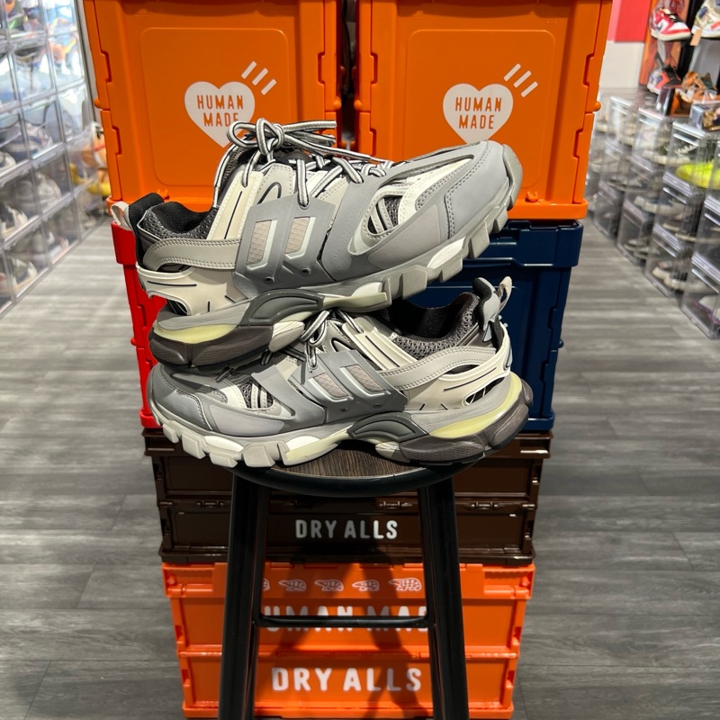 巴黎世家track灰LED款Eu41-2