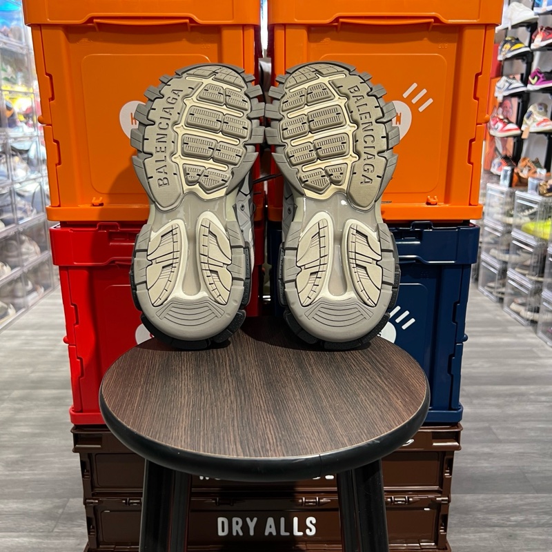 巴黎世家track灰LED款Eu41-5