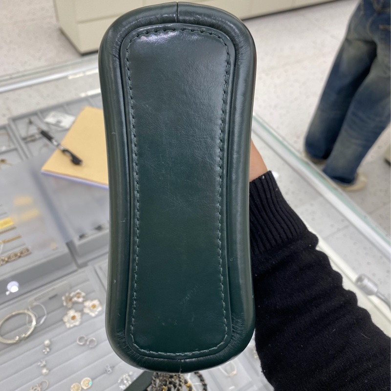 【92%新 ✨ 全網最低價！】稀有色 26開 Chanel 香奈兒 流浪包小號 墨綠金扣 牛皮-2