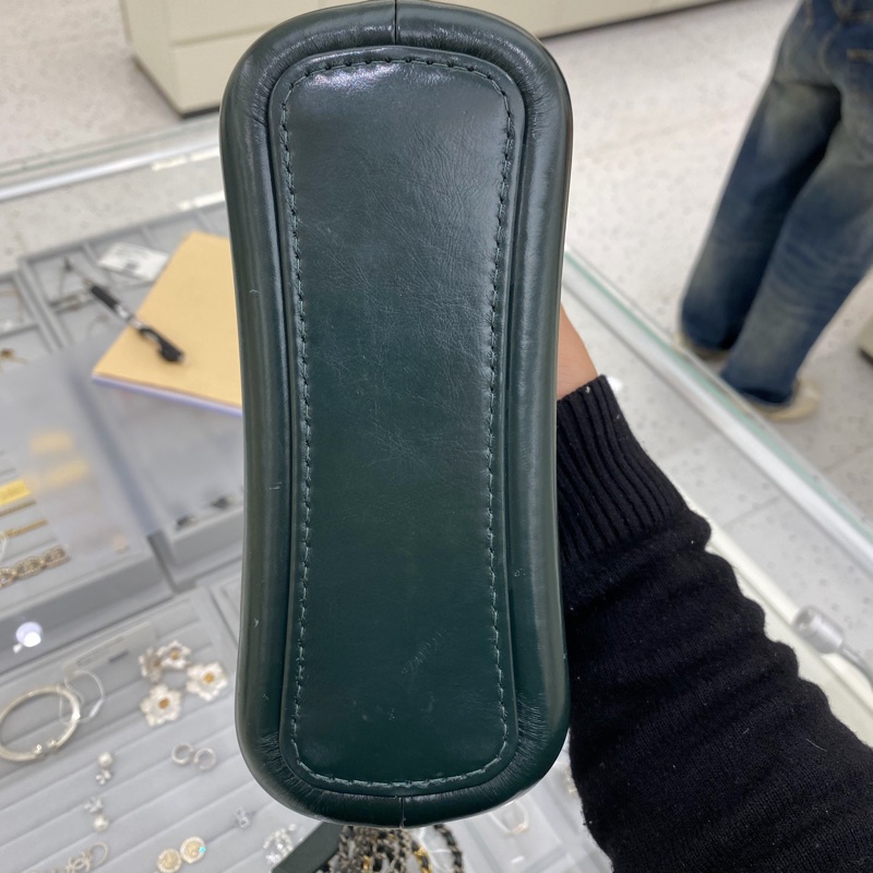 【92%新 ✨ 全網最低價！】稀有色 26開 Chanel 香奈兒 流浪包小號 墨綠金扣 牛皮-13