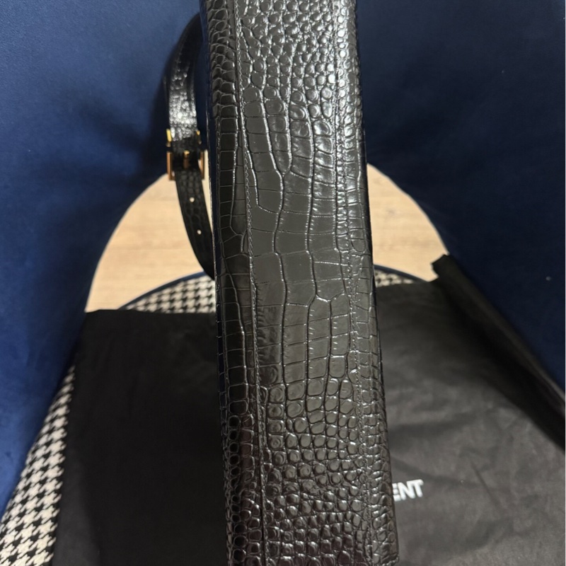 你知道Hermes鱷魚包也有平替？ 百分之一的價格背Kelly YSL曼哈頓鱷魚皮-6