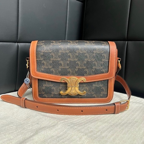 【95%新 ✨ 全網最低價！】Celine Teen 凱旋門 老花 豆腐包