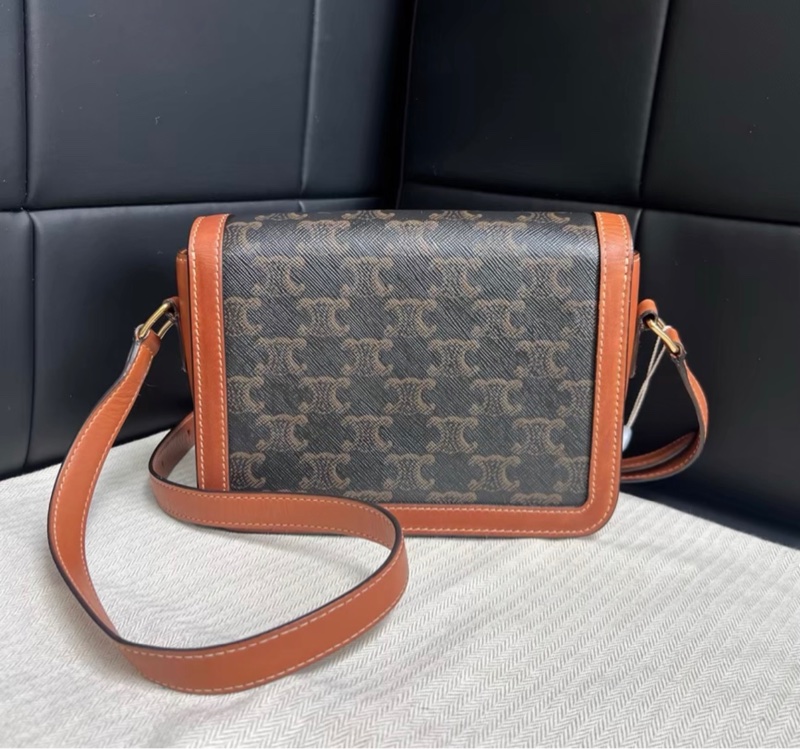 【95%新 ✨ 全網最低價！】Celine Teen 凱旋門 老花 豆腐包-1