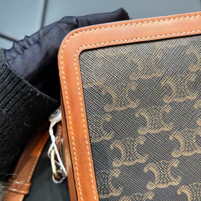 【95%新 ✨ 全網最低價！】Celine Teen 凱旋門 老花 豆腐包-2