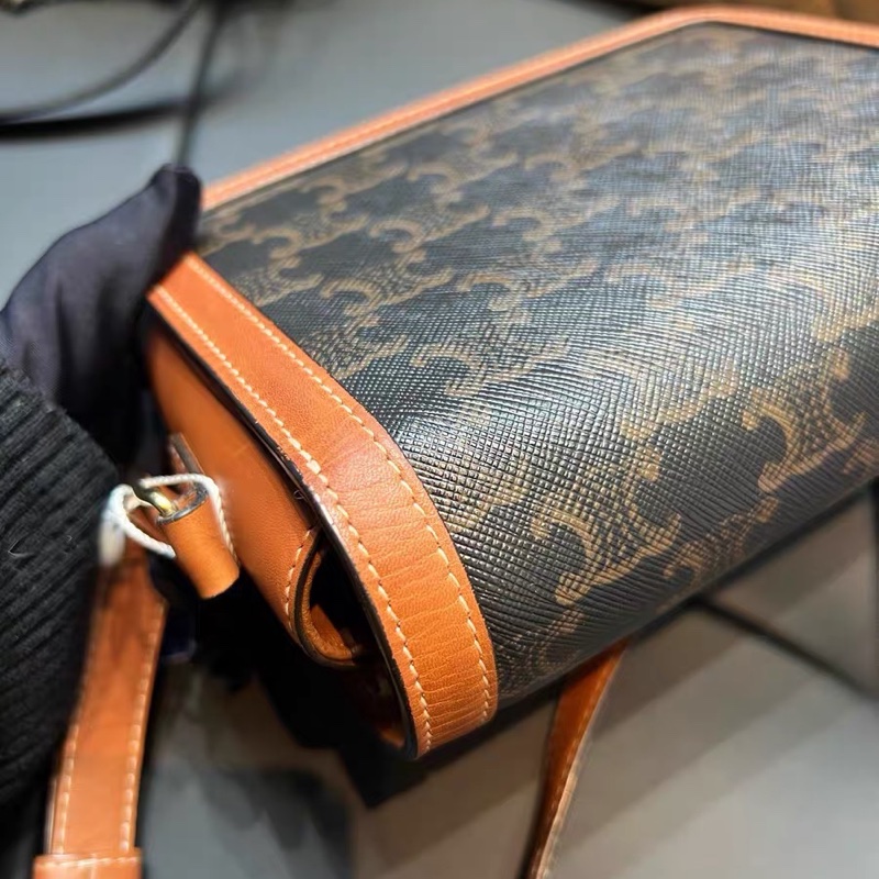 【95%新 ✨ 全網最低價！】Celine Teen 凱旋門 老花 豆腐包-3