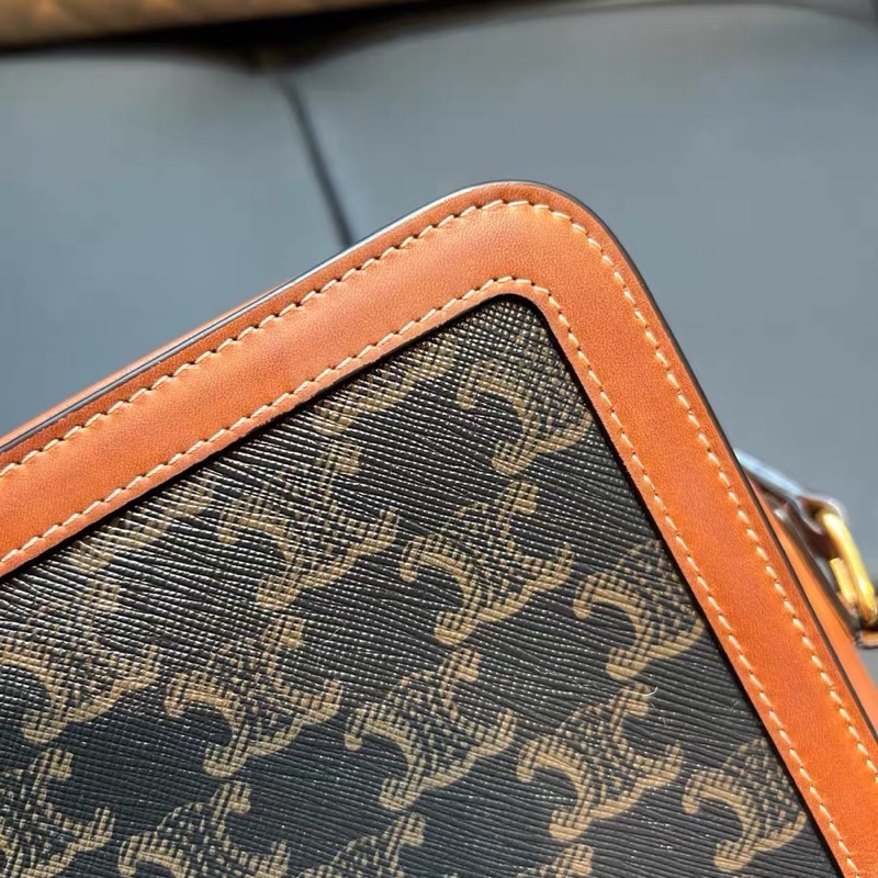 【95%新 ✨ 全網最低價！】Celine Teen 凱旋門 老花 豆腐包-6