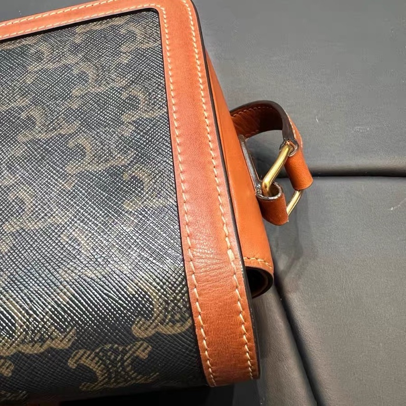 【95%新 ✨ 全網最低價！】Celine Teen 凱旋門 老花 豆腐包-7