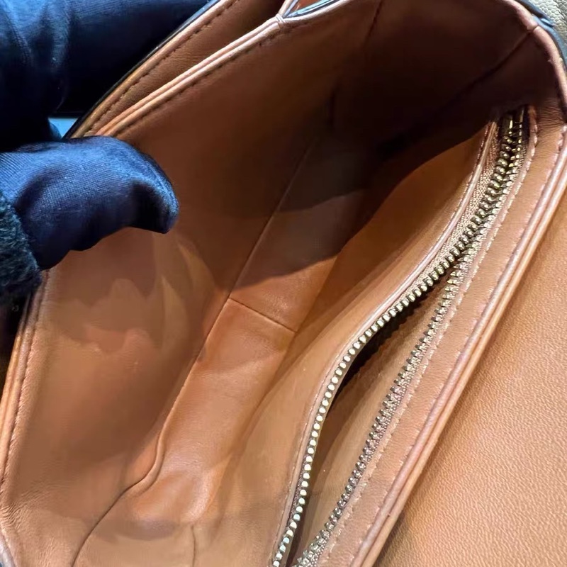 【95%新 ✨ 全網最低價！】Celine Teen 凱旋門 老花 豆腐包-11