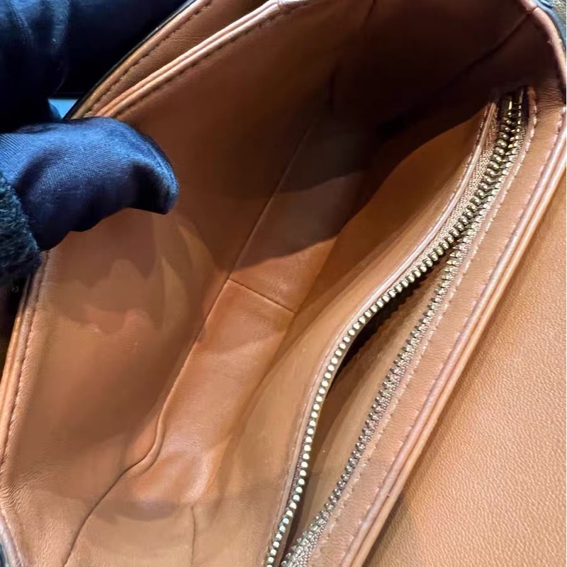 【95%新 ✨ 全網最低價！】Celine Teen 凱旋門 老花 豆腐包-18