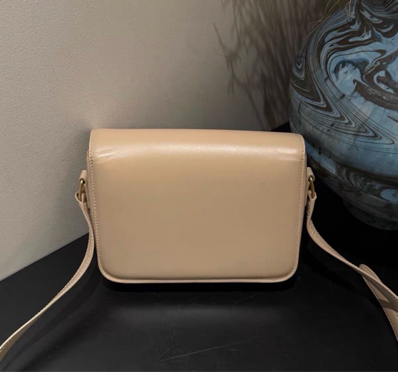 【95%新 ✨ 全網最低價！】Celine Teen 凱旋門 奶茶色 金扣 豆腐包-1