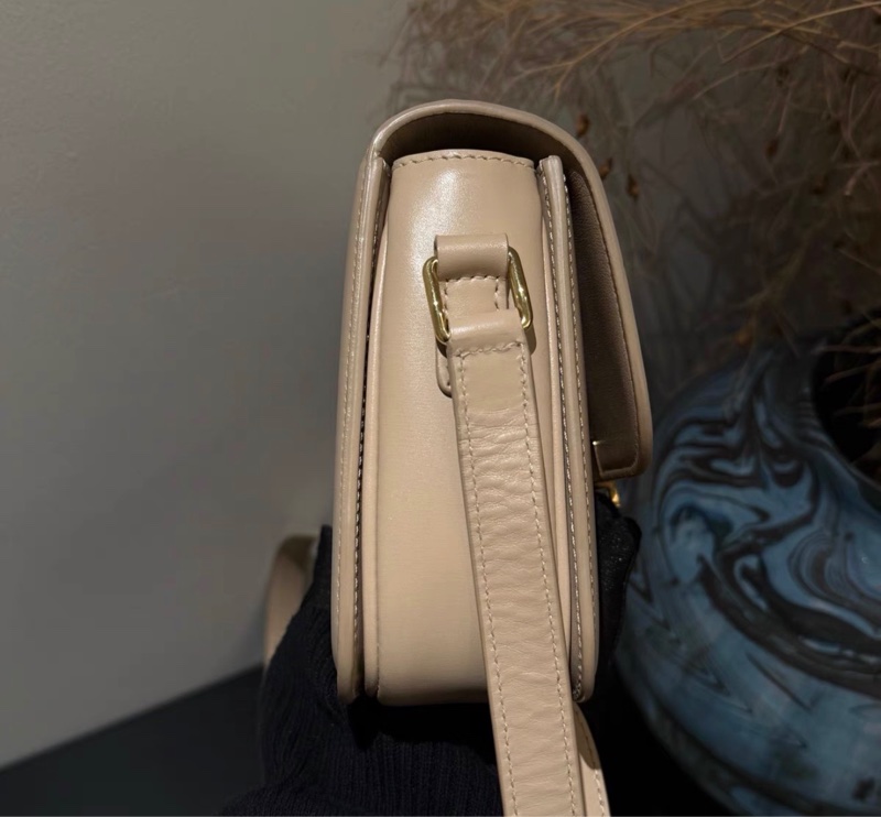 【95%新 ✨ 全網最低價！】Celine Teen 凱旋門 奶茶色 金扣 豆腐包-2