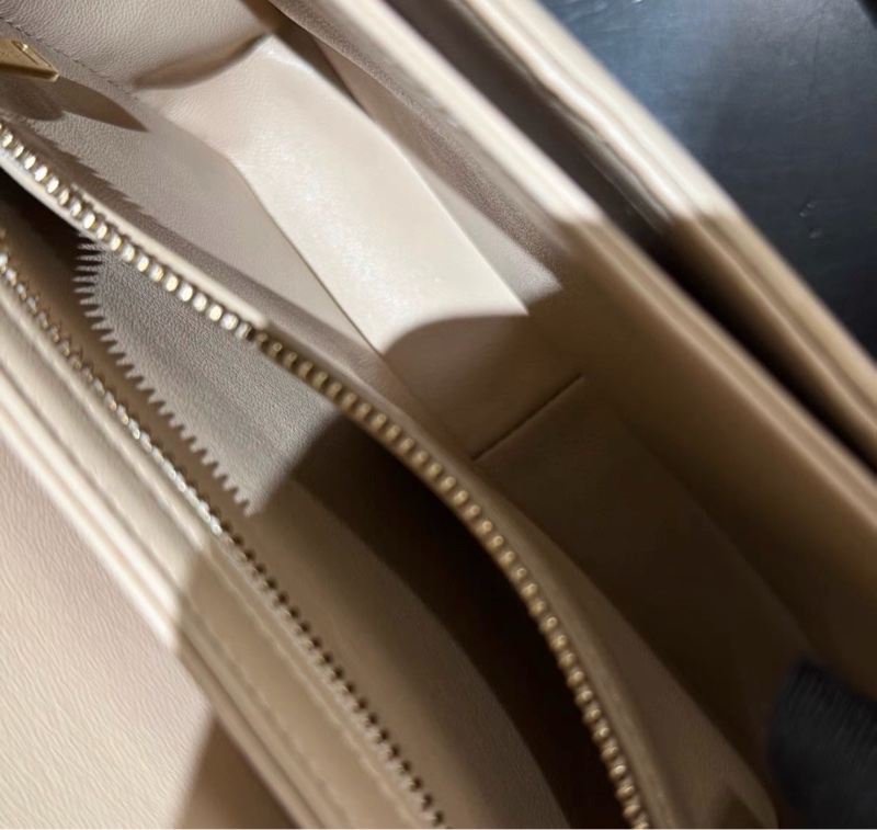 【95%新 ✨ 全網最低價！】Celine Teen 凱旋門 奶茶色 金扣 豆腐包-8