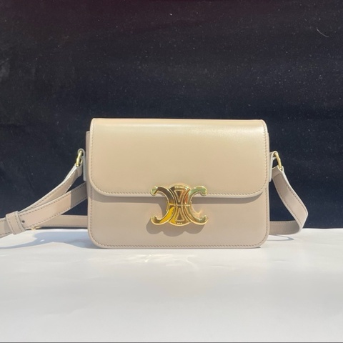 【95%新 ✨ 全網最低價！】Celine Teen 凱旋門 奶茶色 金扣 豆腐包