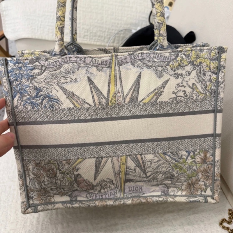 【95%新 ✨ 全網最低價！】Dior迪奧 Book Tote 無限夢境彩色星星托特包 中號-1