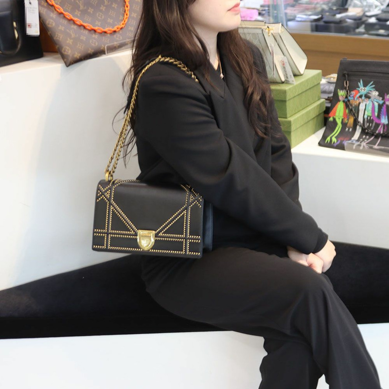 【包稅】DIOR 中型 Diorama 鏈條翻蓋單肩包，帶鉚釘 34475--8