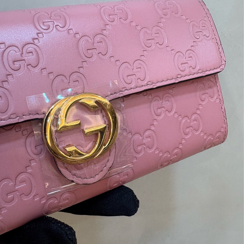 Gucci 粉色壓紋牛皮扣式長夾 全新-1