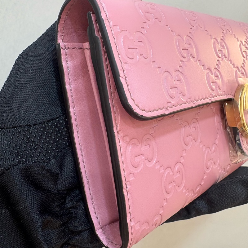 Gucci 粉色壓紋牛皮扣式長夾 全新-2