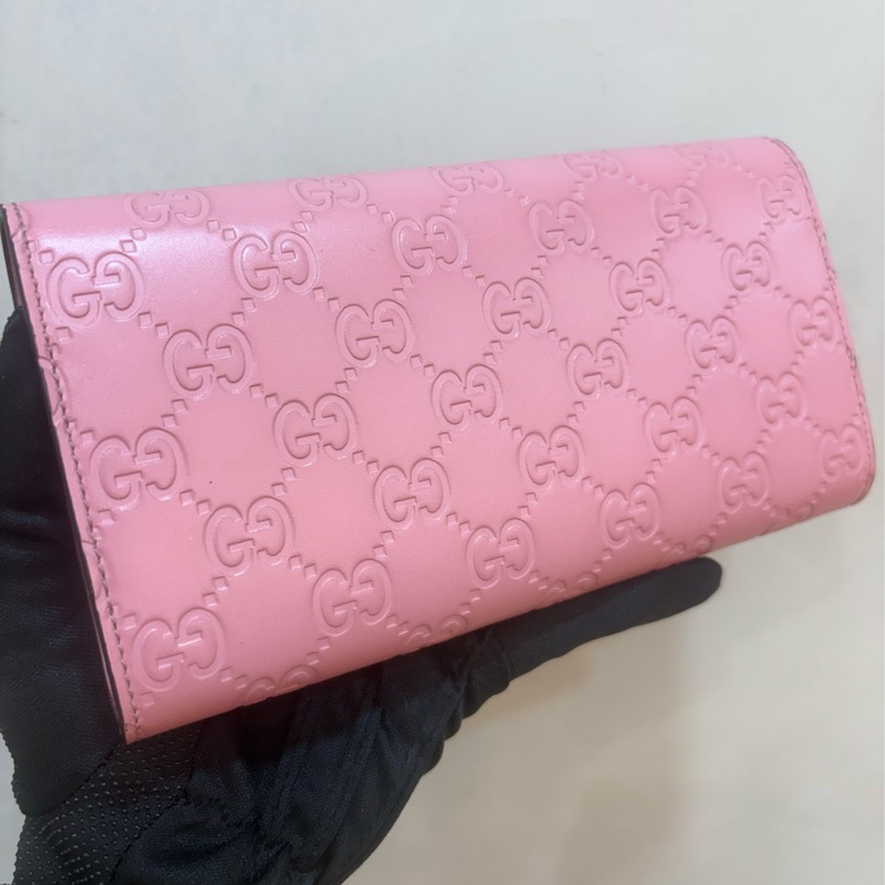 Gucci 粉色壓紋牛皮扣式長夾 全新-4