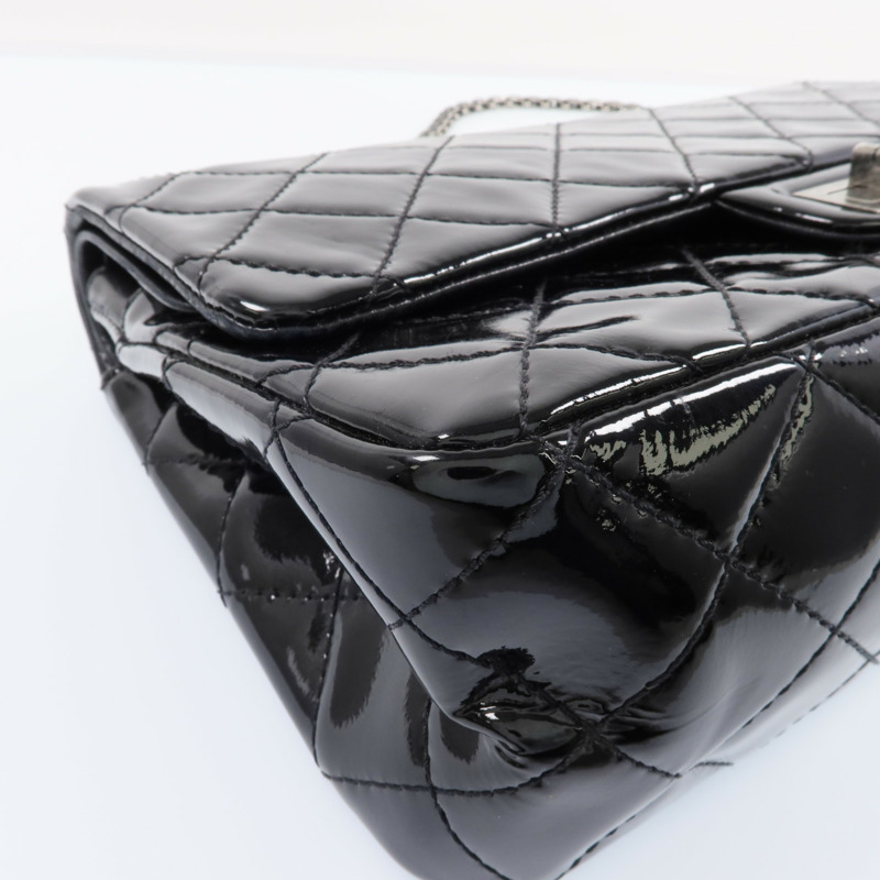 CHANEL 漆皮皮革2.55 Jumbo銀扣鏈帶肩背袋-12