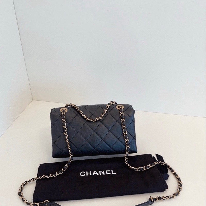 99新Chanel香奈兒 黑金皮穿鏈字母logo插蓋盒子包 小號-2