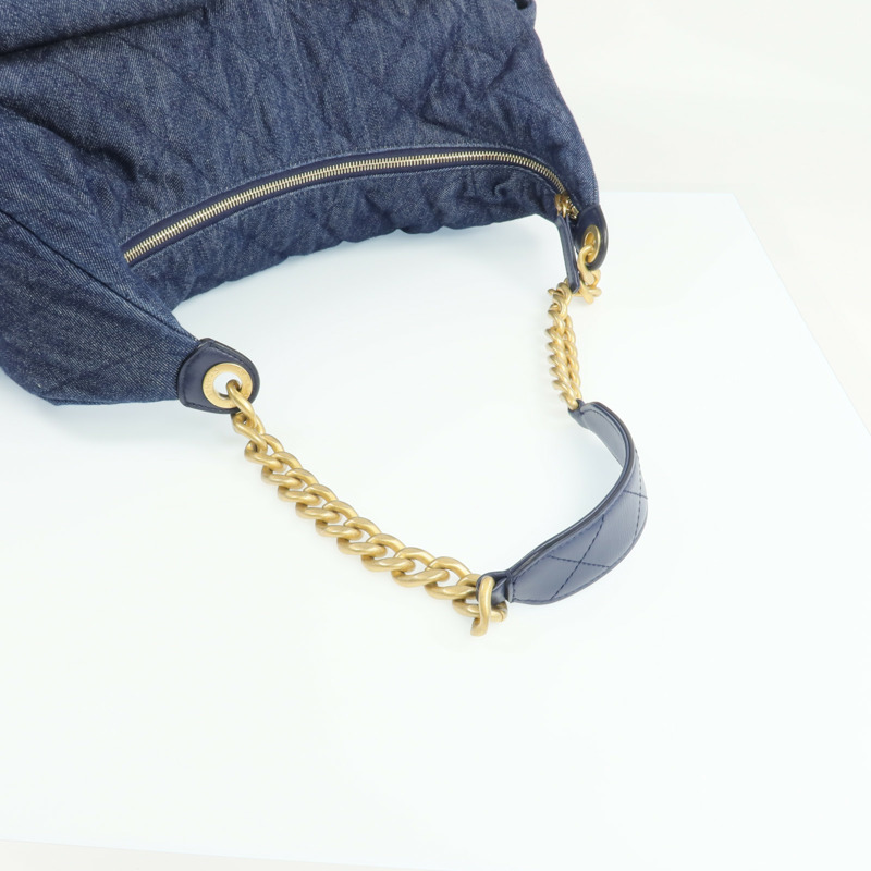 CHANEL 牛仔布Hobo金扣鏈帶肩背袋-7