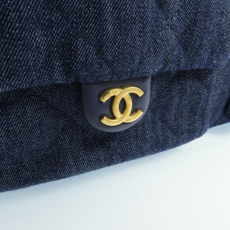 CHANEL 牛仔布Hobo金扣鏈帶肩背袋-8