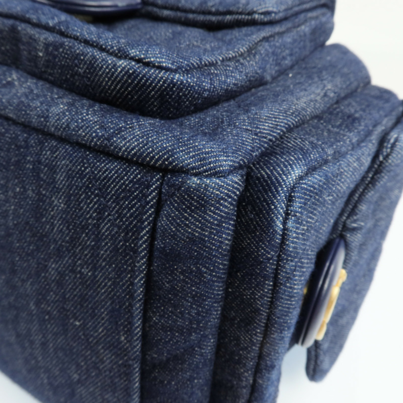 CHANEL 牛仔布Hobo金扣鏈帶肩背袋-10