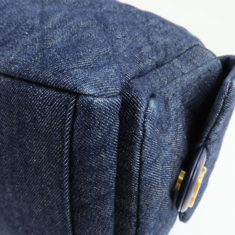 CHANEL 牛仔布Hobo金扣鏈帶肩背袋-12