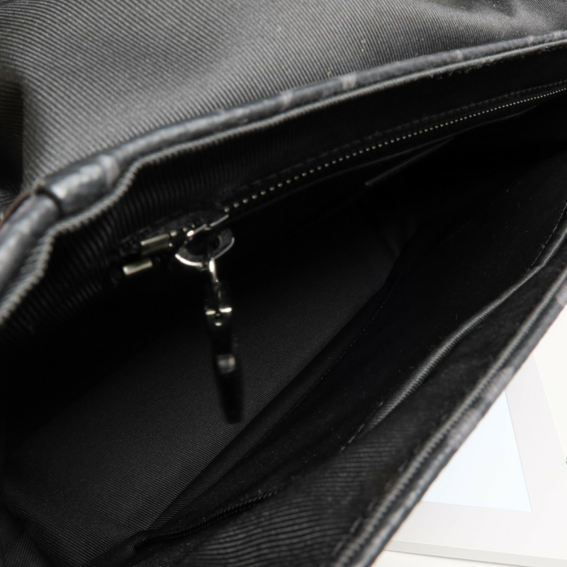LOUIS VUITTON Monogram Eclipse Messenger PM Voyager銀扣肩背袋-4