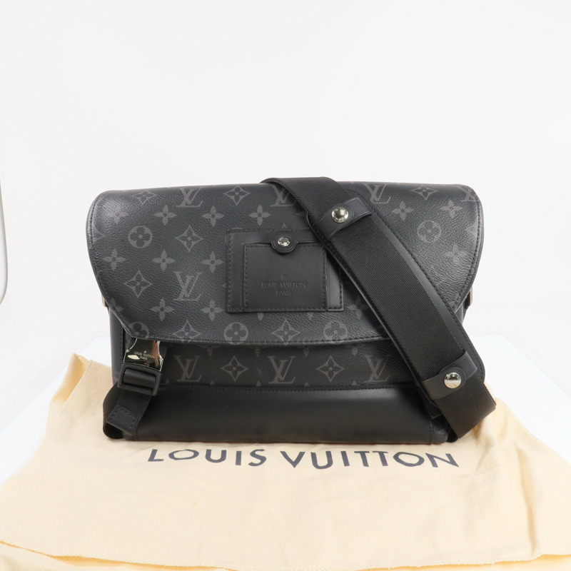 LOUIS VUITTON Monogram Eclipse Messenger PM Voyager銀扣肩背袋-8