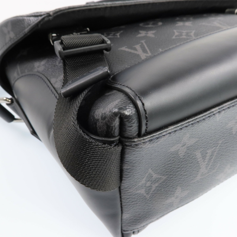 LOUIS VUITTON Monogram Eclipse Messenger PM Voyager銀扣肩背袋-10