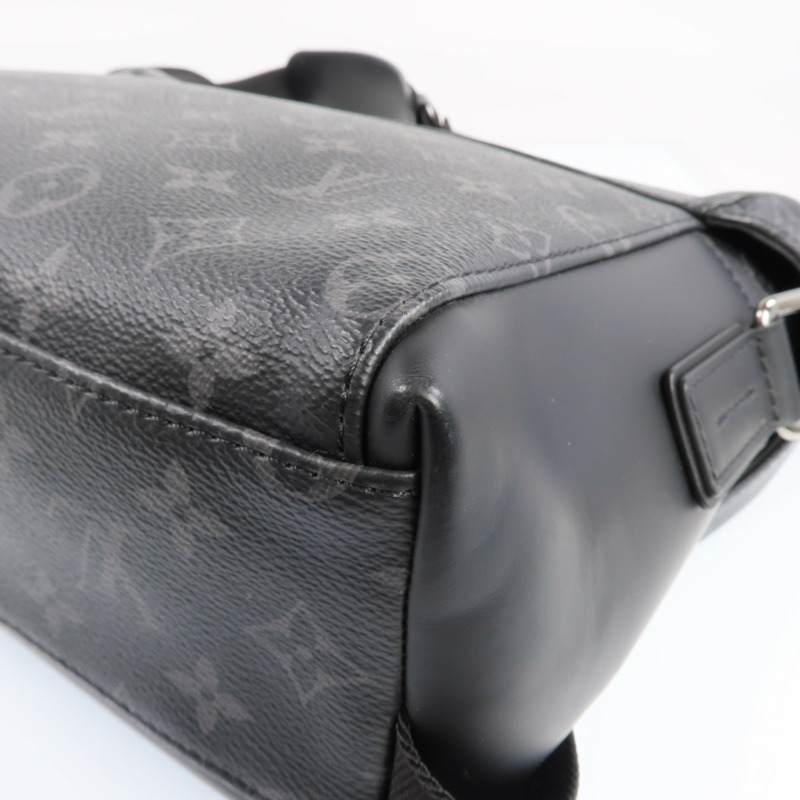 LOUIS VUITTON Monogram Eclipse Messenger PM Voyager銀扣肩背袋-11