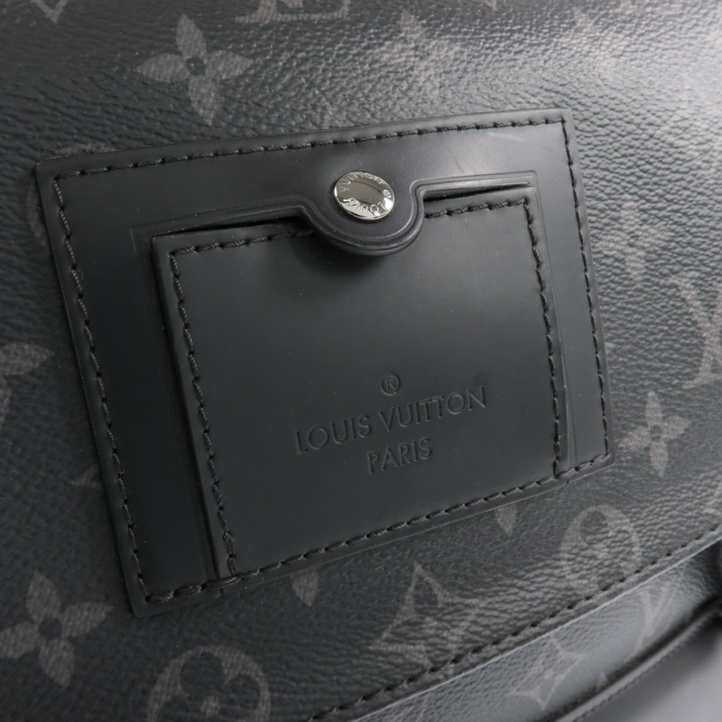 LOUIS VUITTON Monogram Eclipse Messenger PM Voyager銀扣肩背袋-16