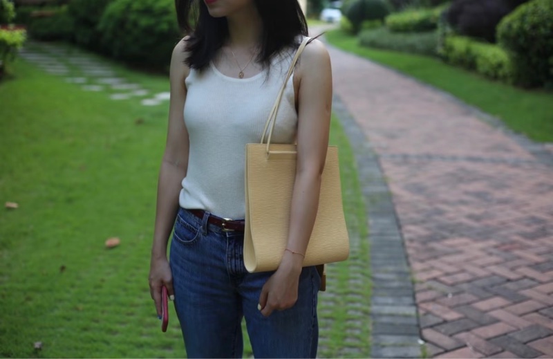 「JL精品代購」98新 LV鵝黃色epi水波紋單肩包-1