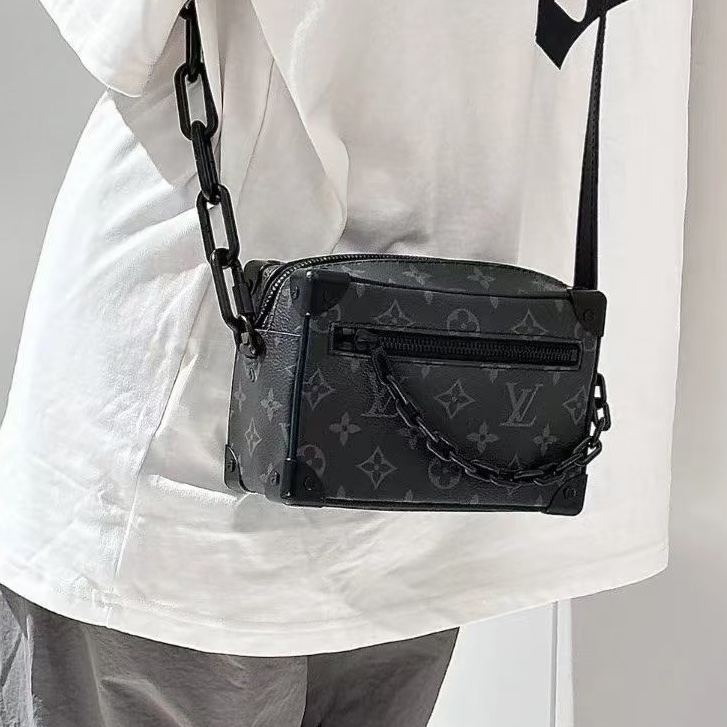 帥潮必備😎99新🆕Lv路易威登黑武士Mini Soft Trunk軟盒子包單肩斜挎包-0