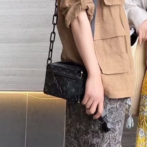 帥潮必備😎99新🆕Lv路易威登黑武士Mini Soft Trunk軟盒子包單肩斜挎包-4