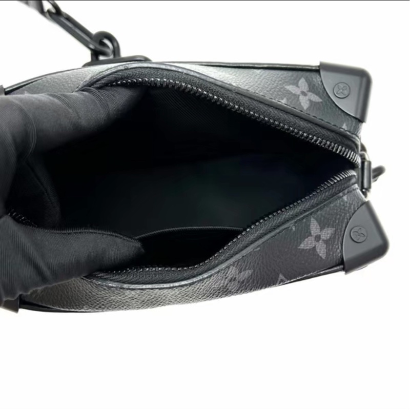 帥潮必備😎99新🆕Lv路易威登黑武士Mini Soft Trunk軟盒子包單肩斜挎包-11