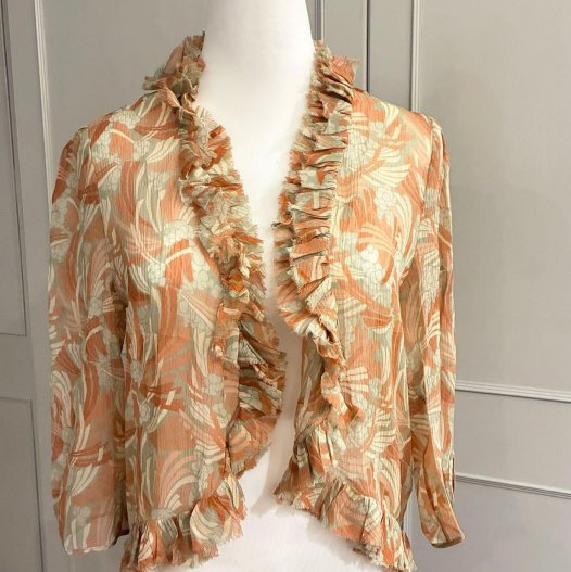 《新歡舊愛》正品非常美chloe宮廷風非常有女人味的七分袖絲質罩衫外套42-0