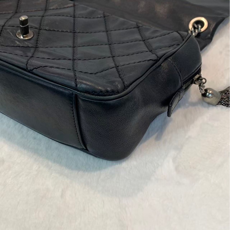Chanel 愛丁堡系列斜挎包 黑銀 流蘇機場包 經典菱格紋+做舊金屬雙C扣 復古風小牛皮材質 年份:19開 成色:輕微使用痕跡 附件:身份卡 尺寸約32x22x9cm-6