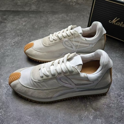 98新LOEWE羅意威 FLOW RUNNER 白灰 38碼 無附件