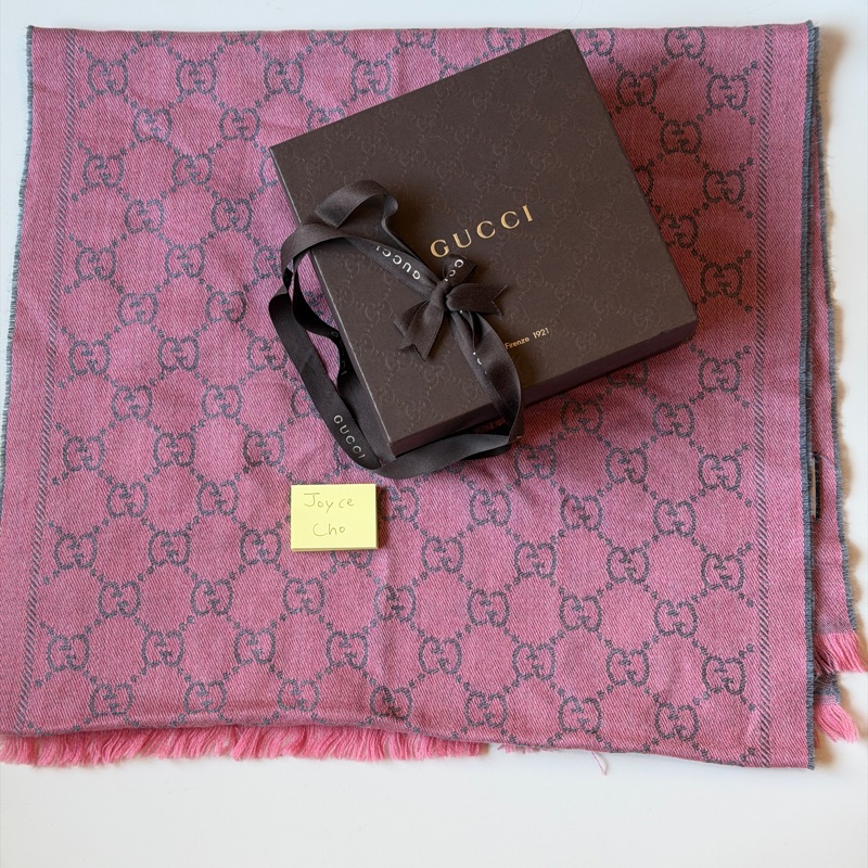 914intheair精品代購『二手閒置』古馳Gucci提花GG logo粉灰色雙面圍巾-2